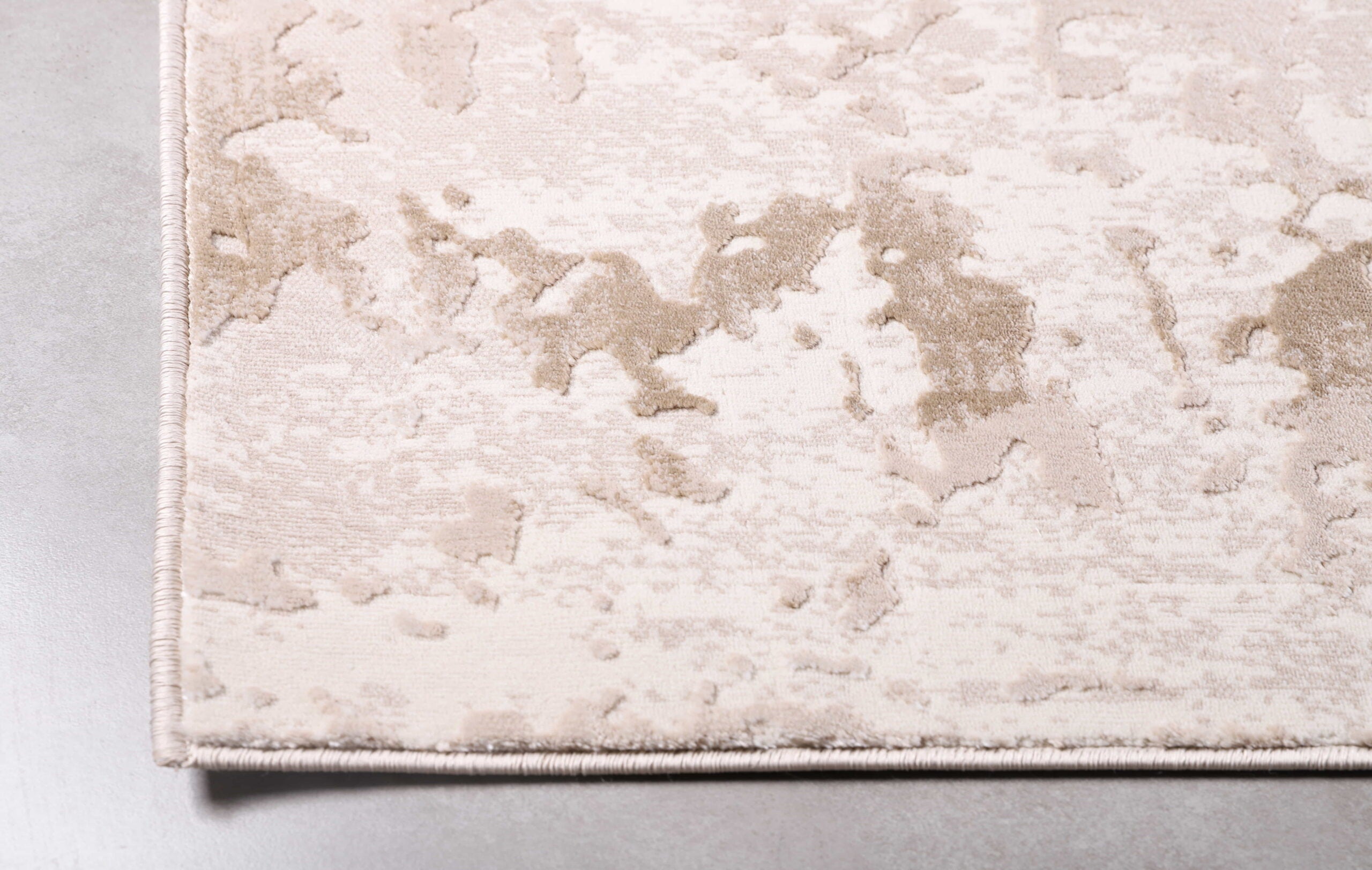 Amore 6022B Area Rug