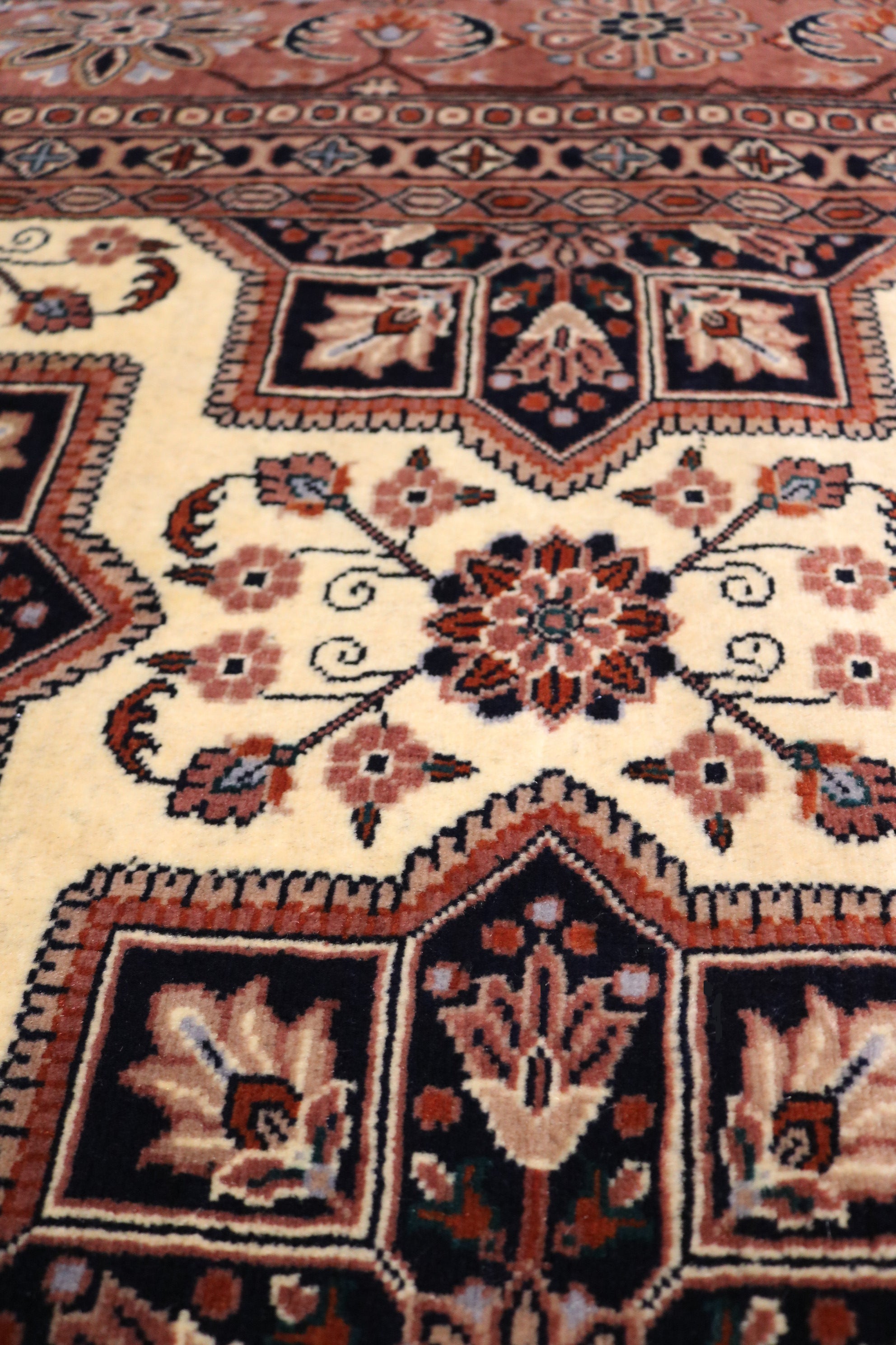 Belgian Wool, Afghan Hand-Knotted Rug – BWA-5019450 | Traditional Design